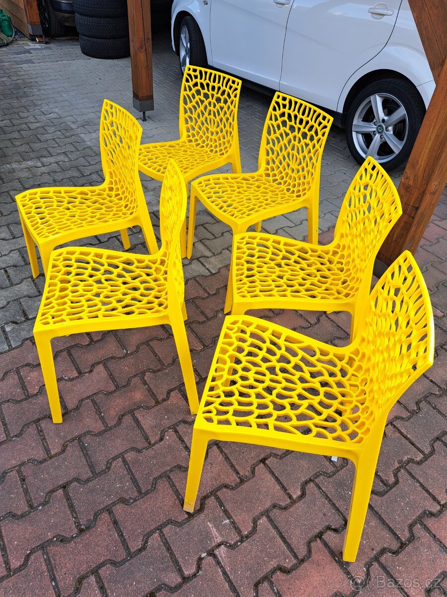 Plastové židle velmi pevné stylové