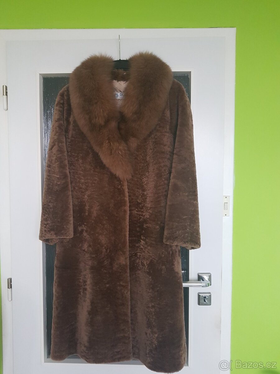 kožich s límcem z lišky