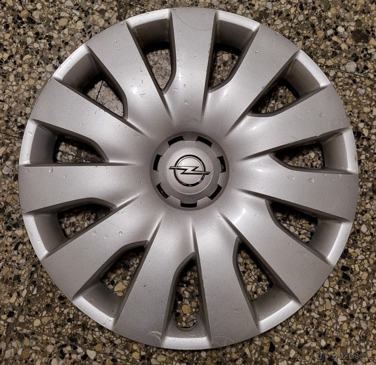1 kus poklice Opel 17"
