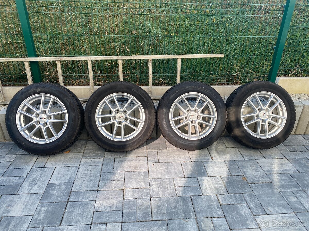 Zimní sada 215/60/R16 7J,ET 35, téměř nové