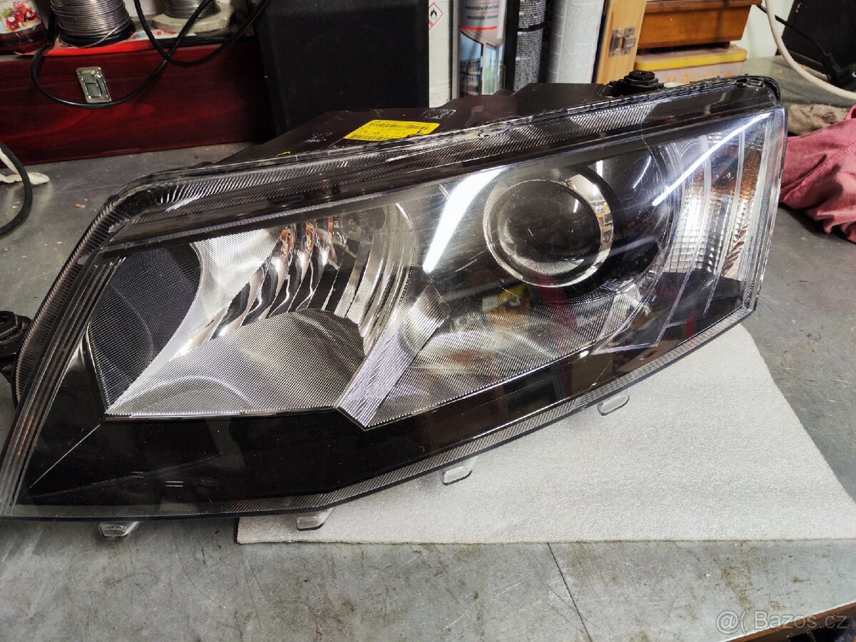Prodám originální levé přední bixenon Škoda Octavia 3