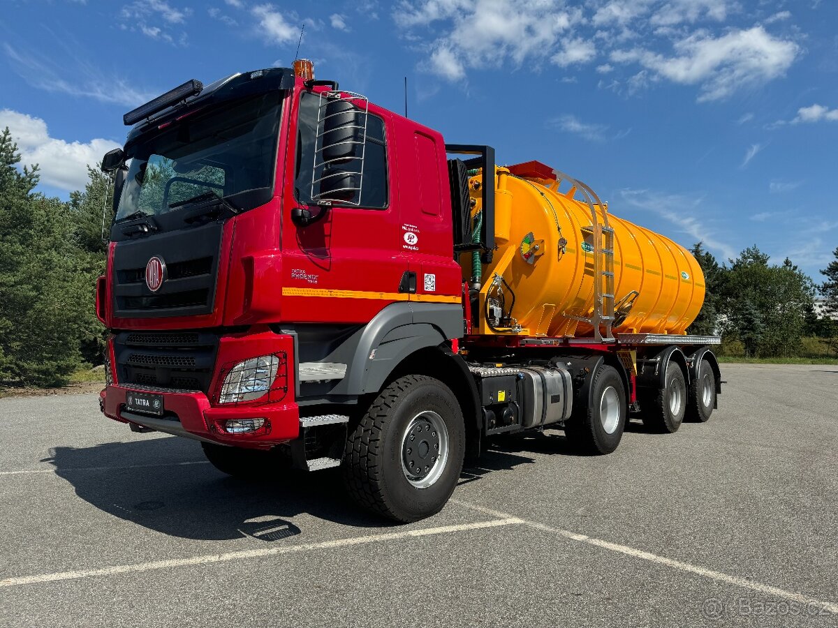 TATRA PHOENIX 4x4 TAHAČ TRAKTOR + Cisternový návěs TEHNOCAR