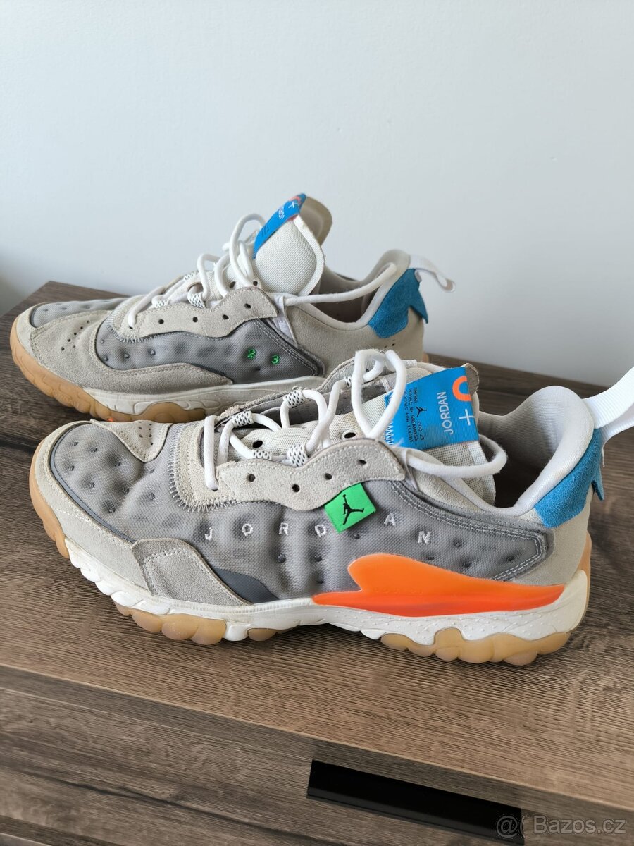 BOTY NIKE AIR JORDAN DELTA 2 ŠEDO BÍLÉ