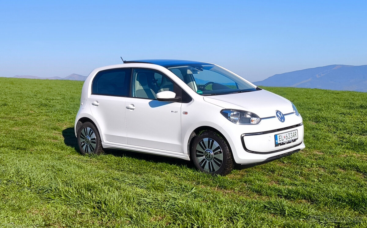 Elektromobil VW e-Up – střešní okno, letní + zimní pneu