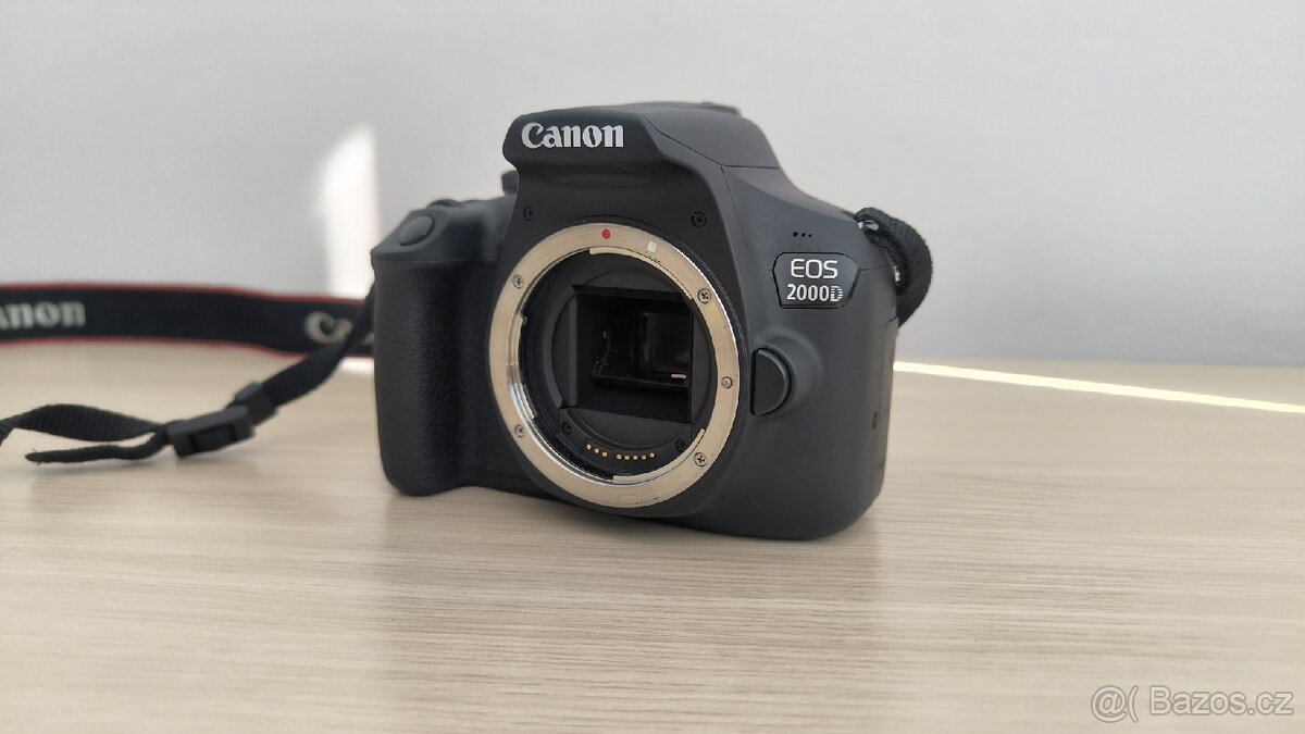 Canon EOS 2000D tělo + příslušenství.