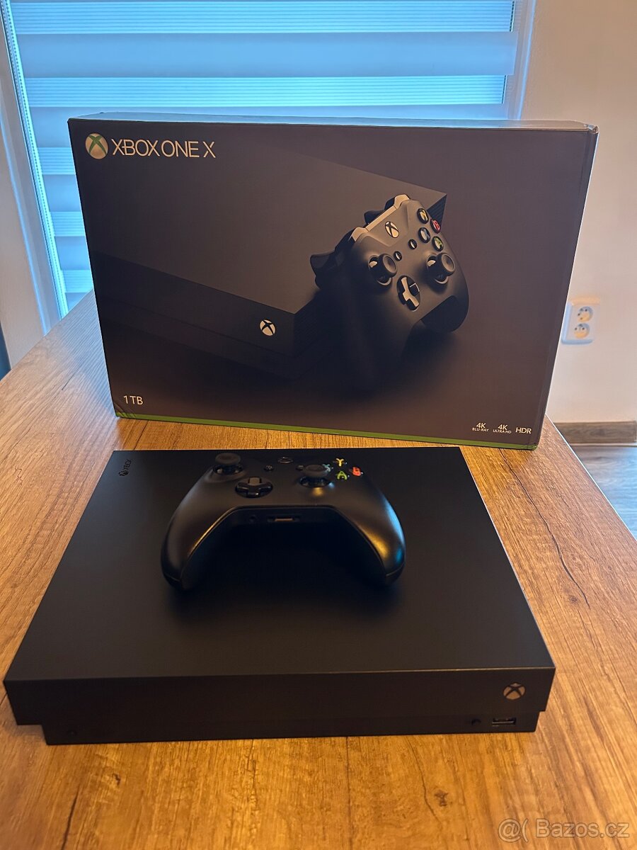 Xbox one X 1tb + 3hry