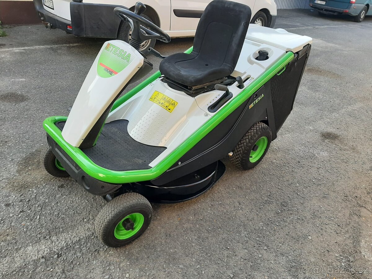 Zahradni traktor Etesia Bahia