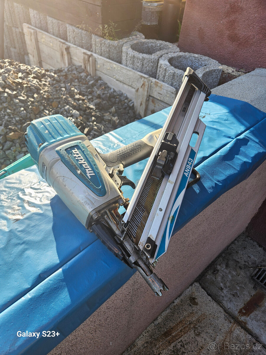 HŘEBÍKOVAČKA MAKITA AN 943