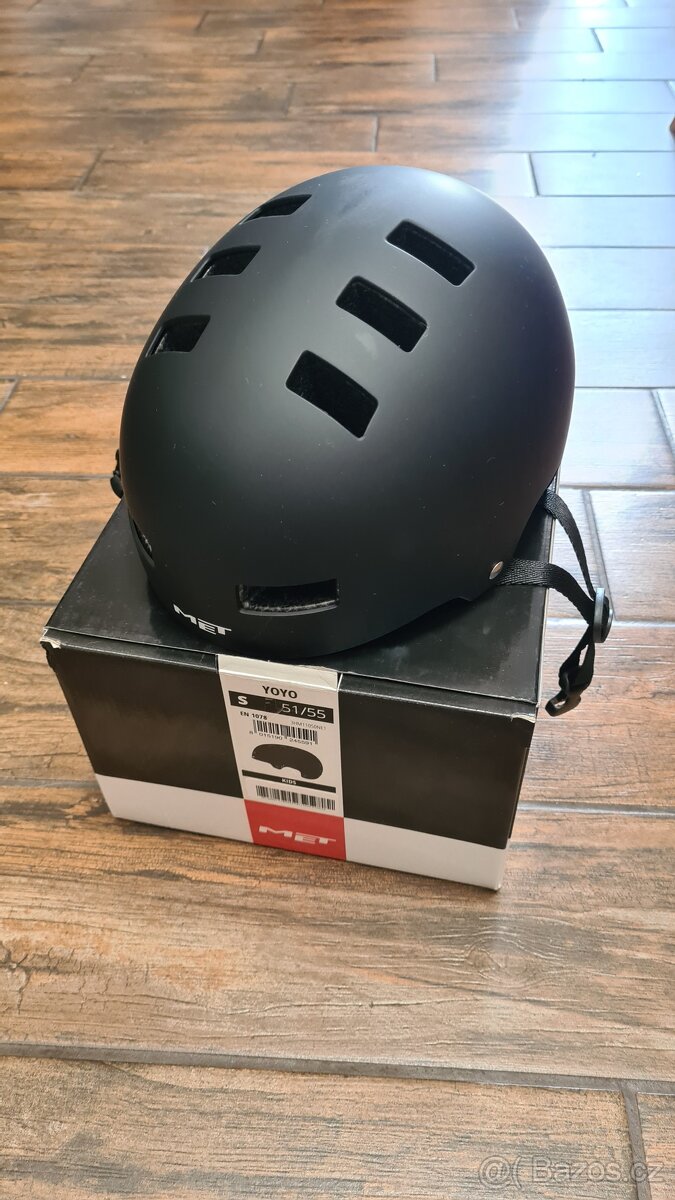 MET Yoyo dětská MTB přilba černá vel.51-55 cm