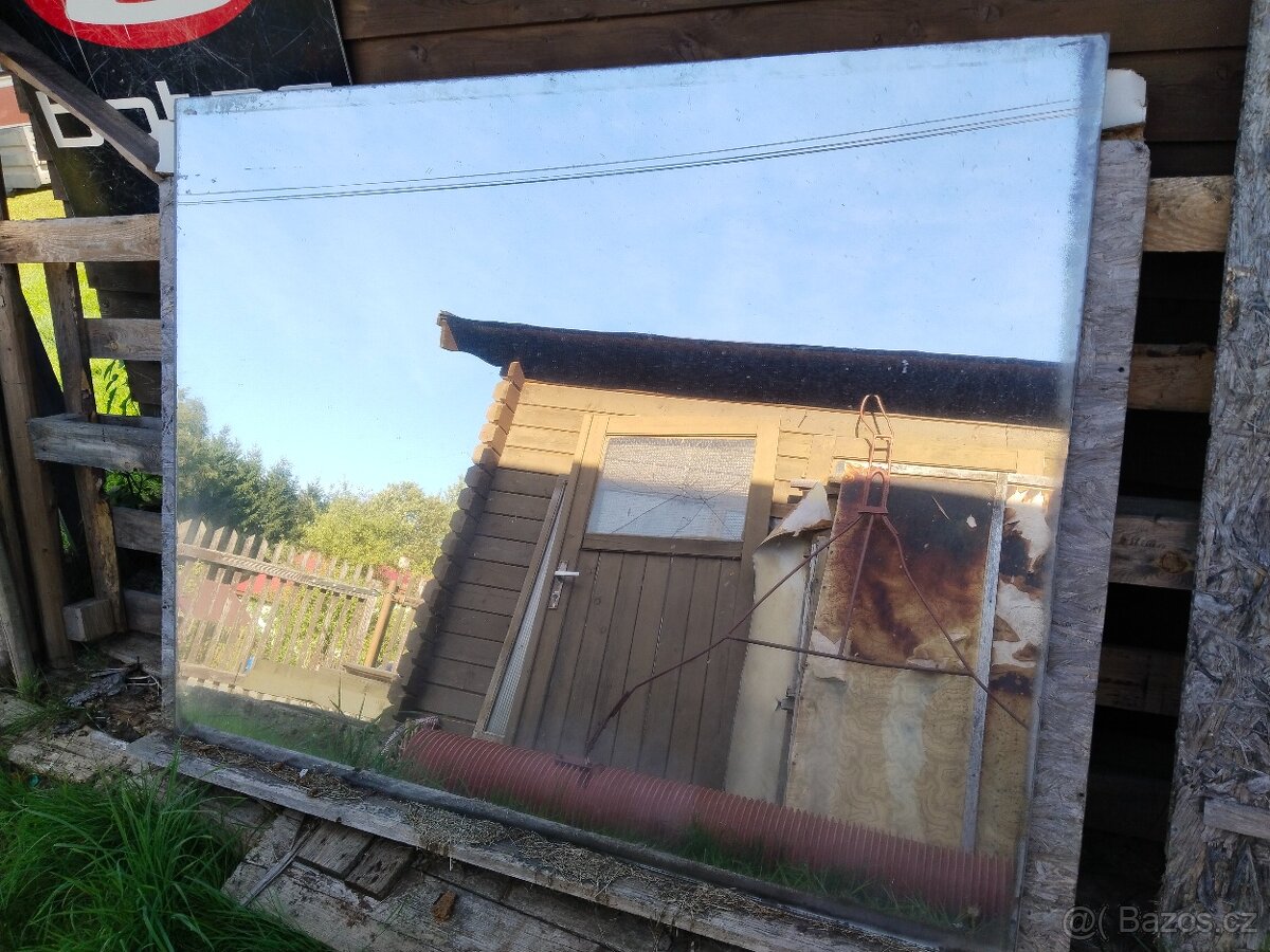 Zrcadlo, velmi staré odhaduji 19 stoleti