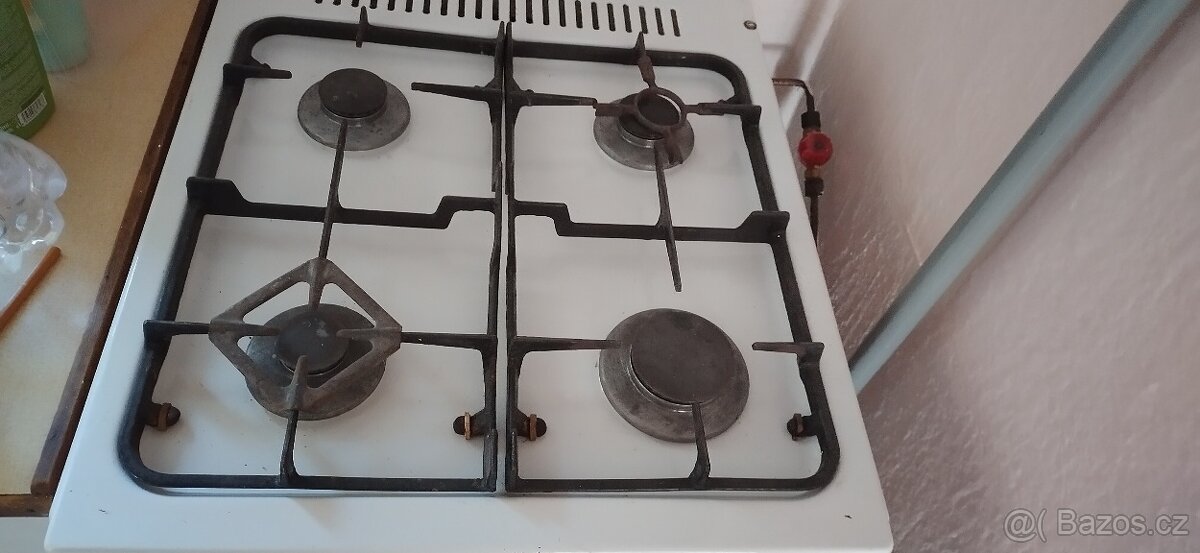 nabízím plynový sporák na PB + 2 PBx a10 kg