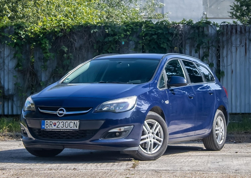 Opel Astra 1.6 CDTI /AJ NA SPÁTKY/