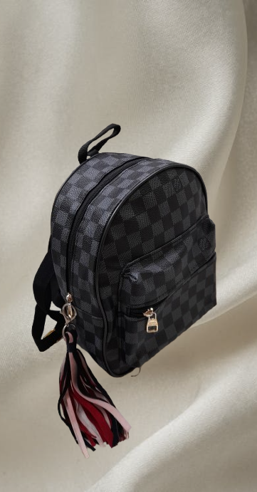 Černo-šedý stylový mini batůžek