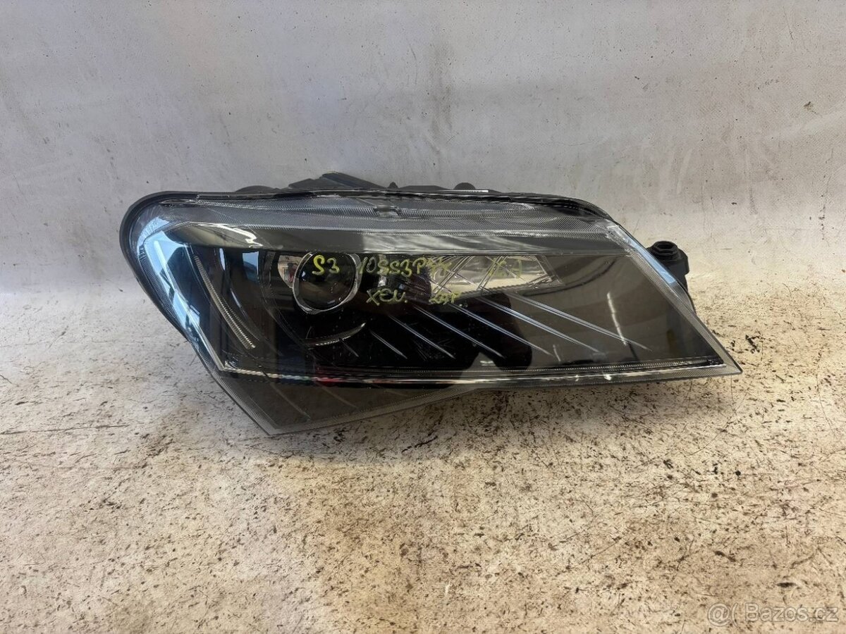 Přední pravé světlo Škoda Superb 3