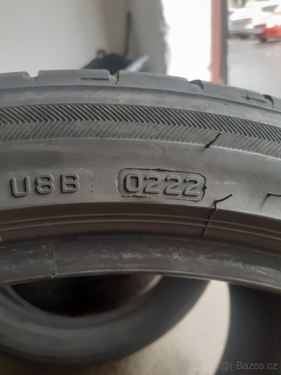 Prodám letní pneu 235/40 R19
