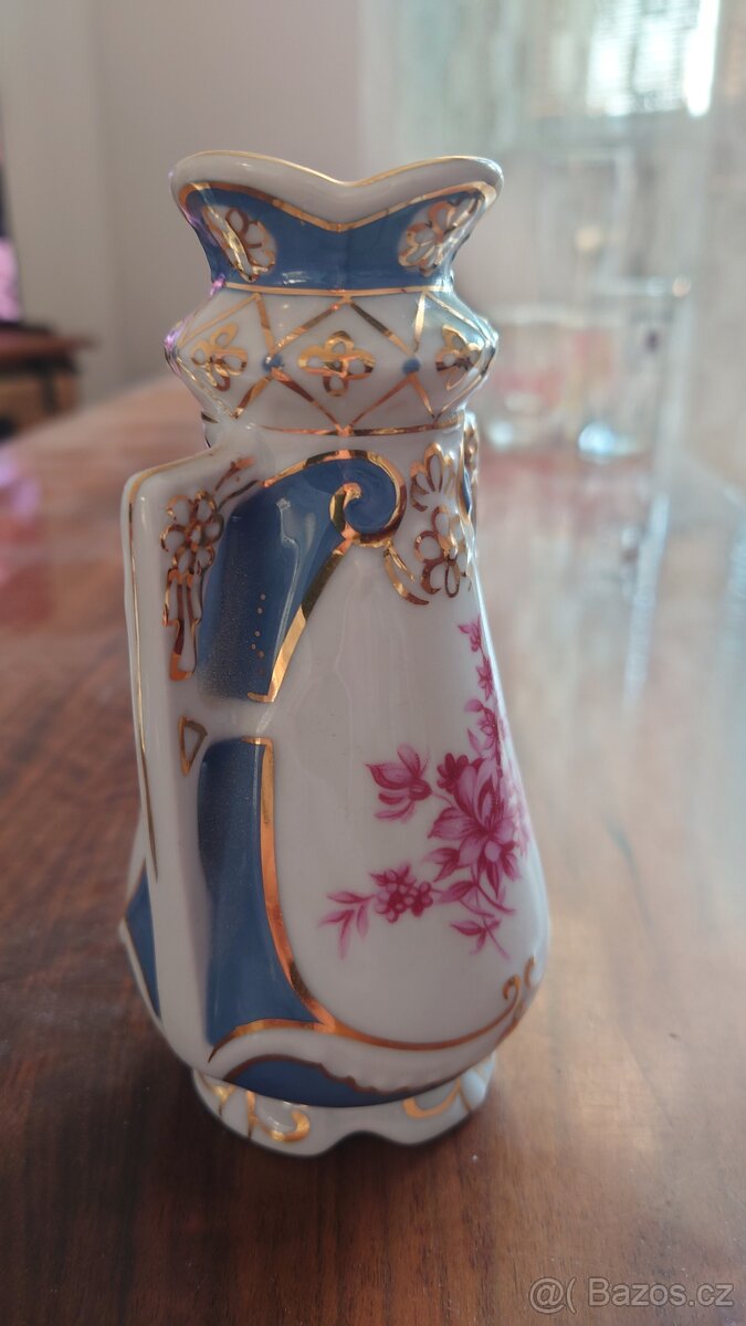 Stará váza Royal Dux