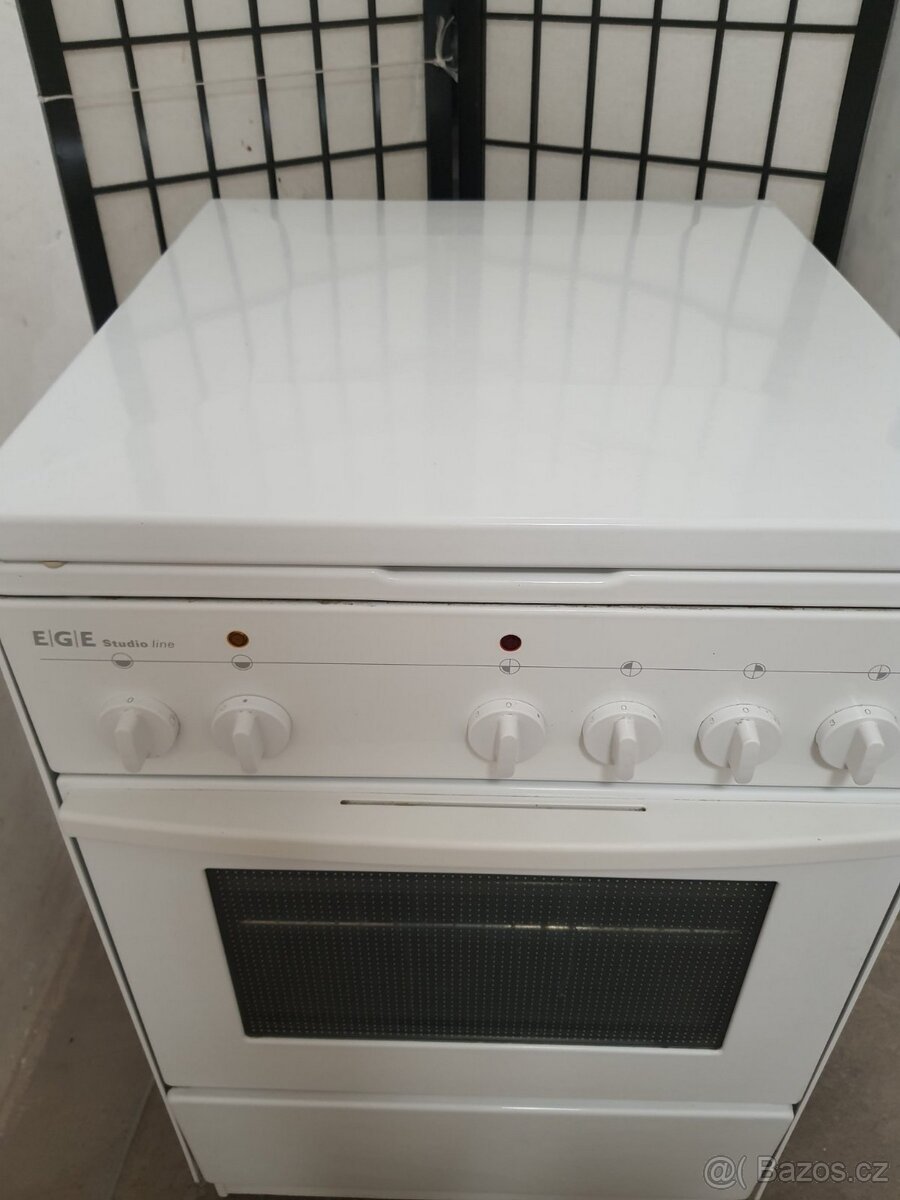 prakticky nový sporák na 220V do zásuvky a dovoz