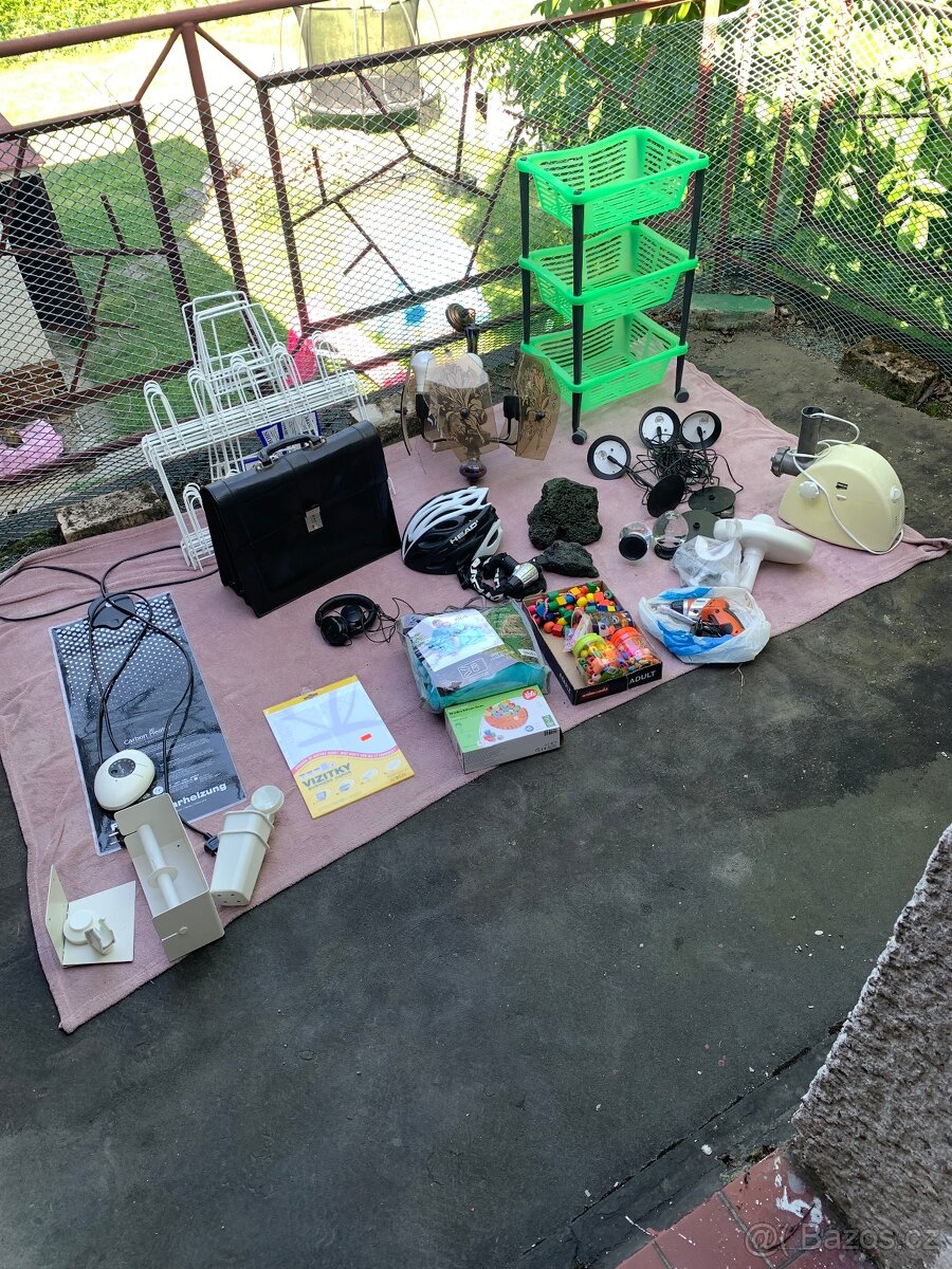 Mix: ohřívač, mlýnek na maso, aku šroubovák, lustr, hračky