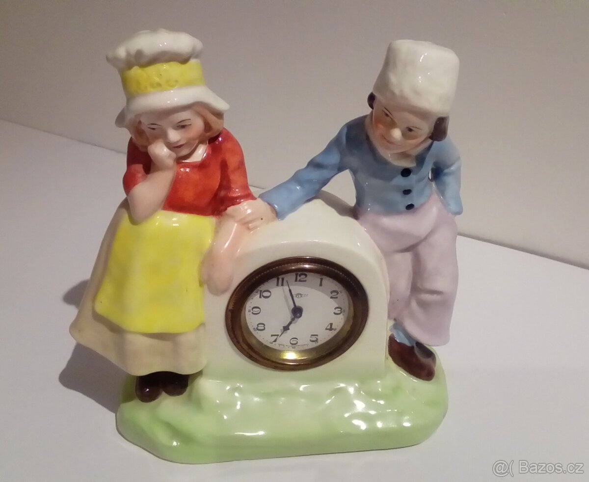 Matrjošky,dřev. pánaky a Starožitné figurativní hodiny