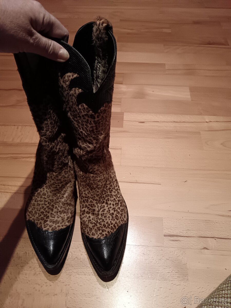 AKČNÍ SLEVA -Luxusní kozacky-LAMA