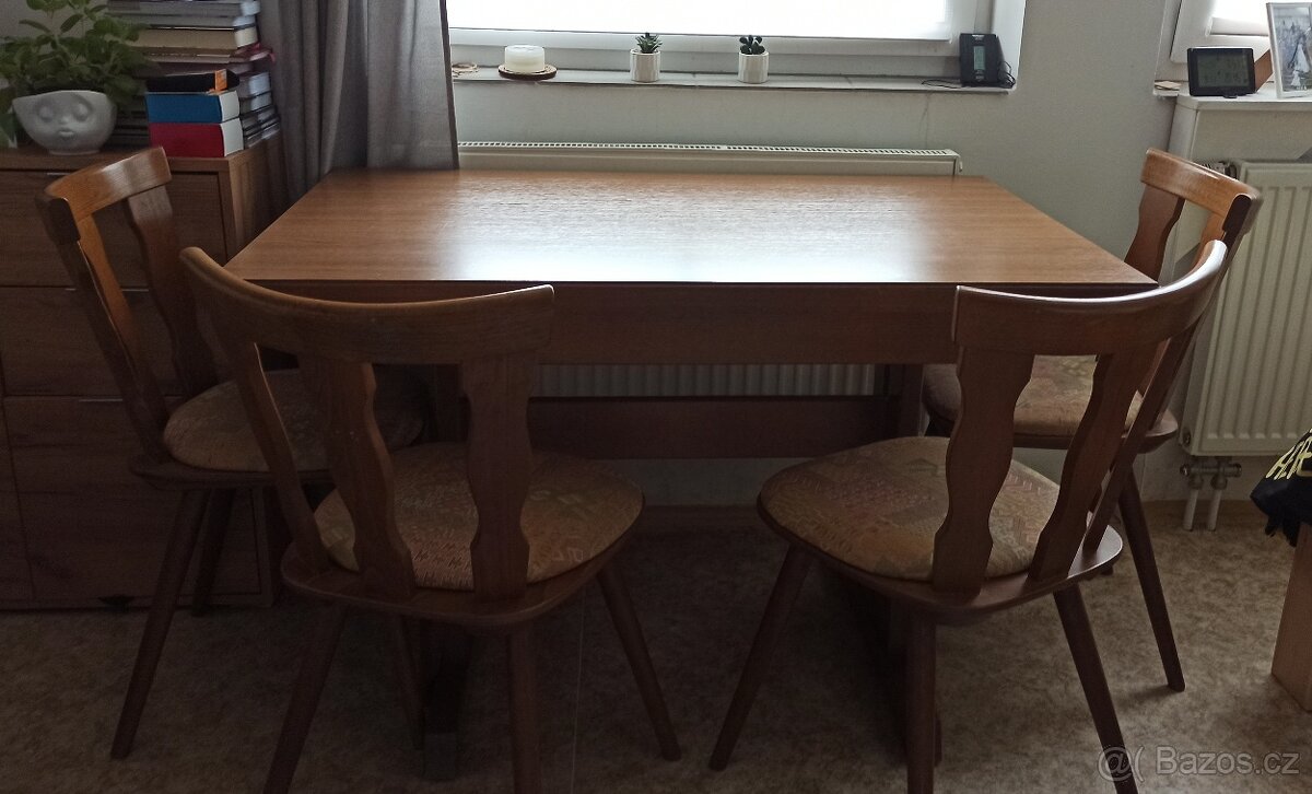 Jídelní stůl+4 židle