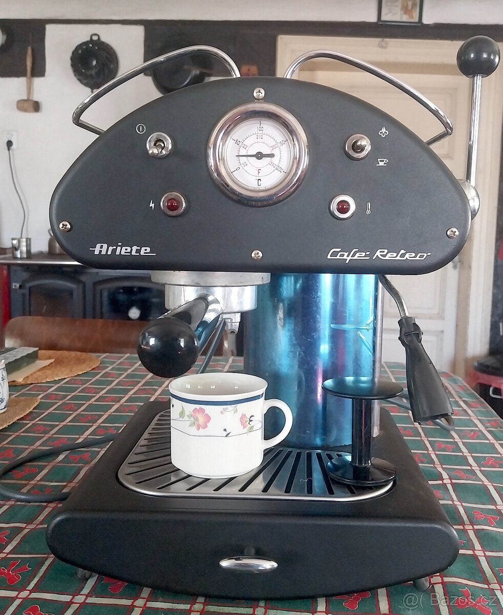 Italský retro kávovar ARIETE