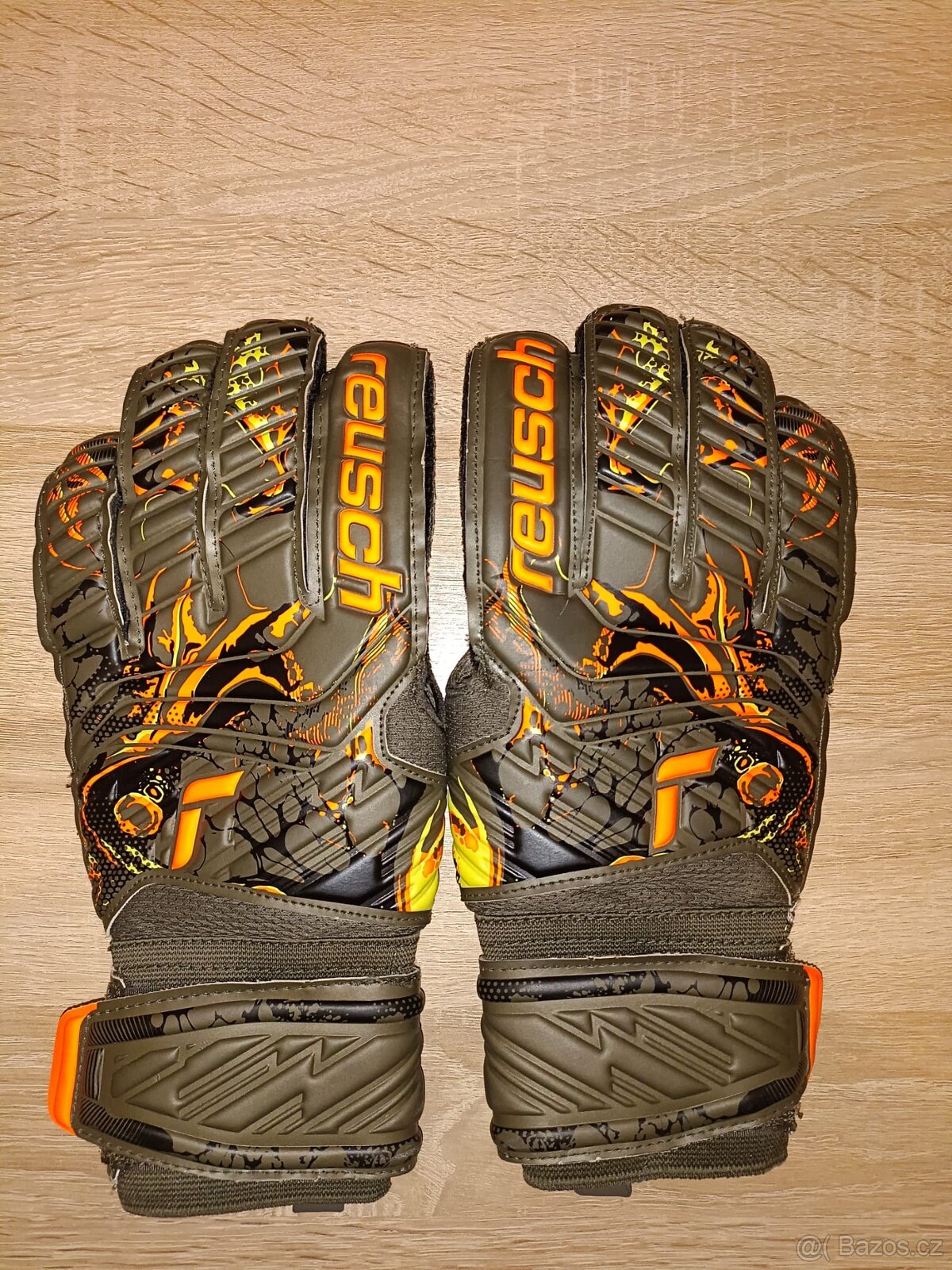 Brankářské rukavice Reusch Attrakt Solid vel.9