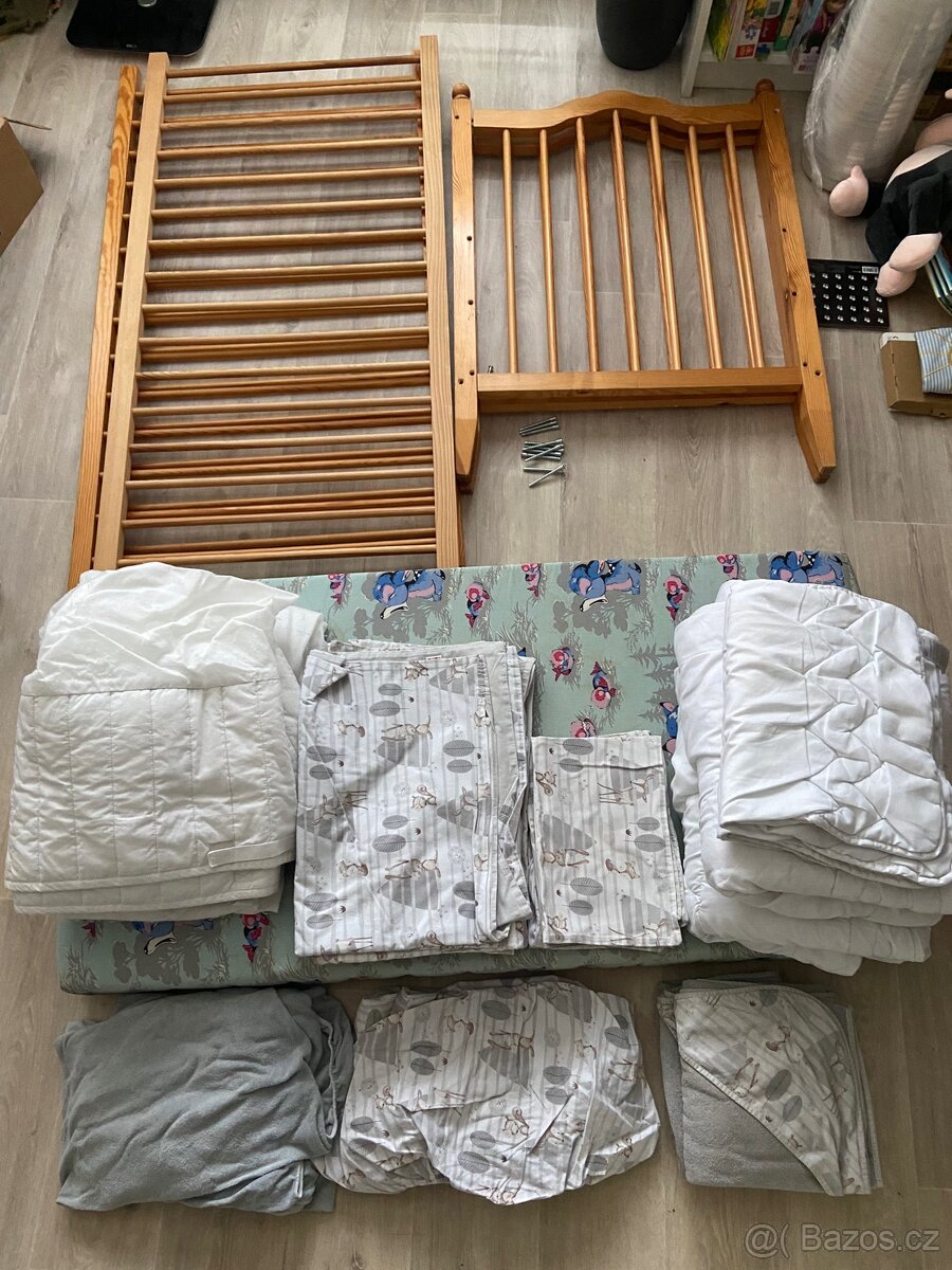Postýlka a velký set ložního a povlečení
