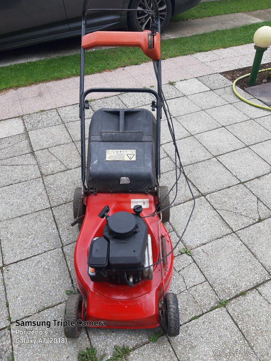 Prodám motorovou sekačku Mountfield s pojezdem