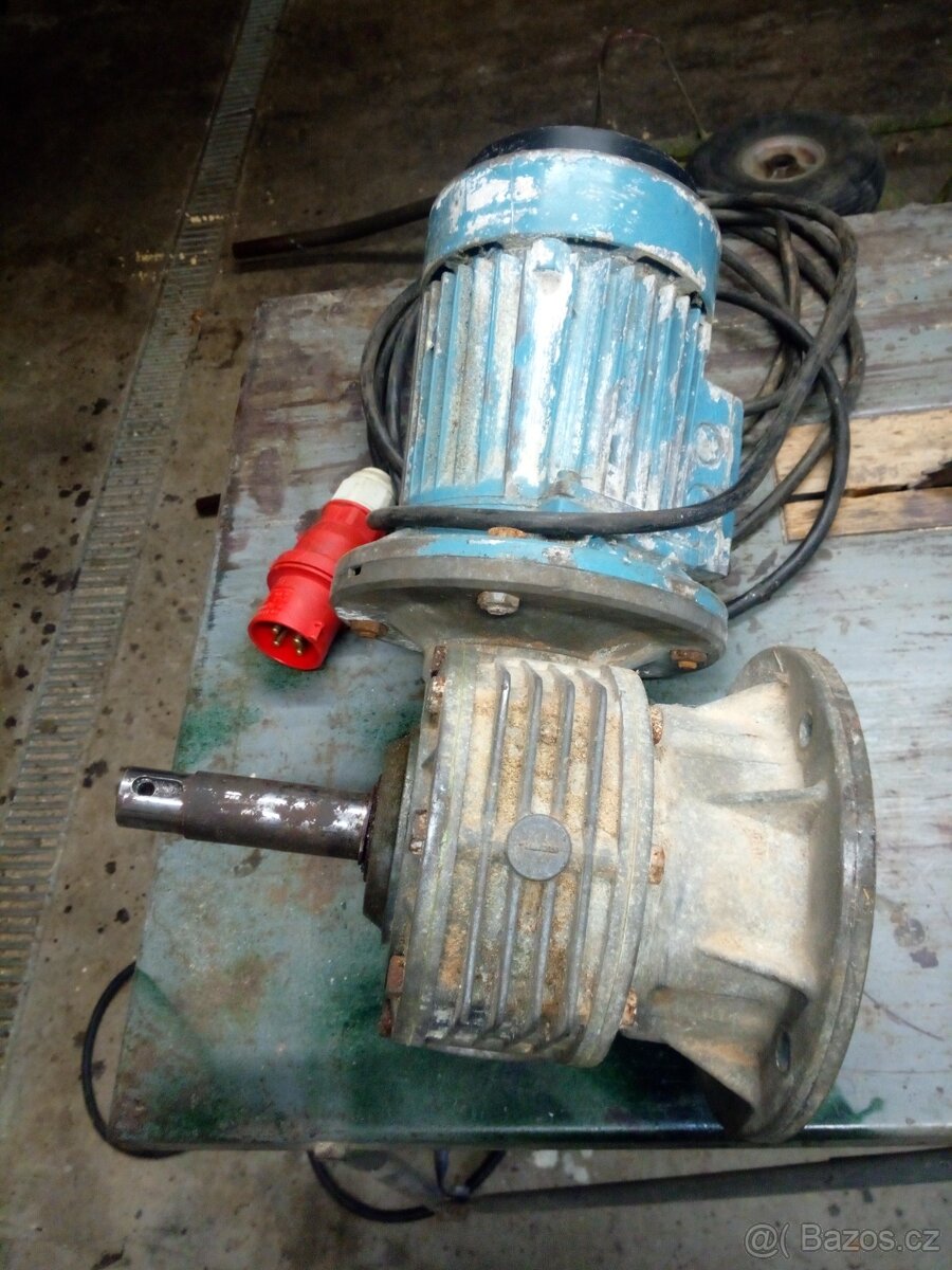 Elektromotor s převodovkou