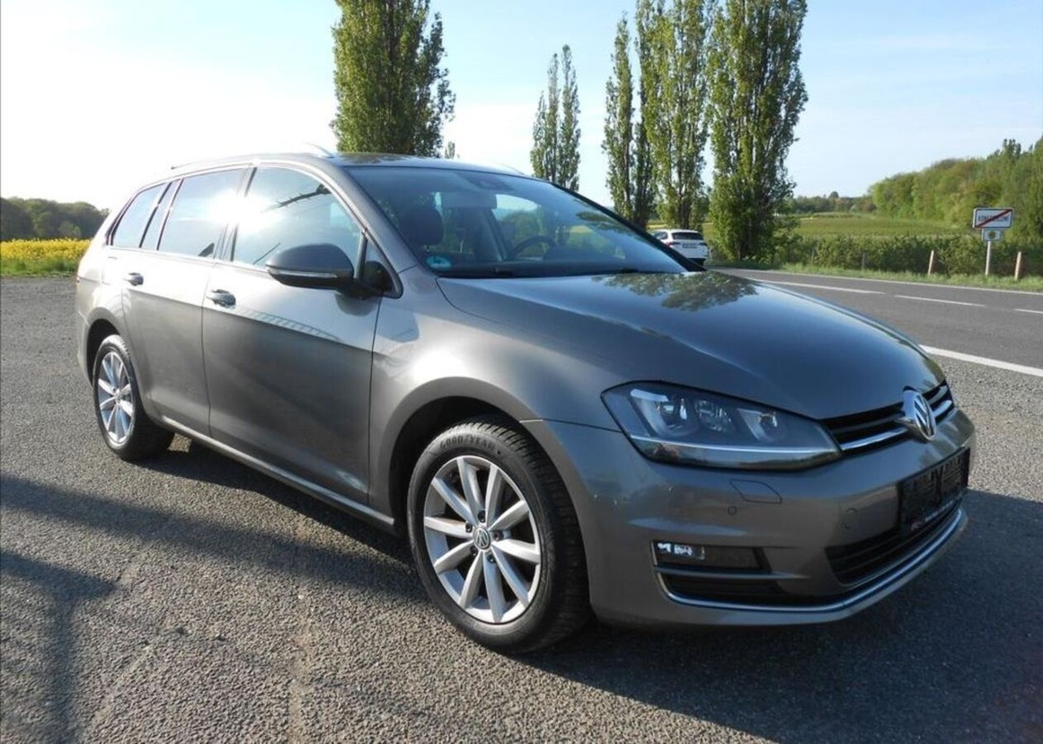 Volkswagen Golf 2,0 110 kW LOUNGE LED Serviska nafta