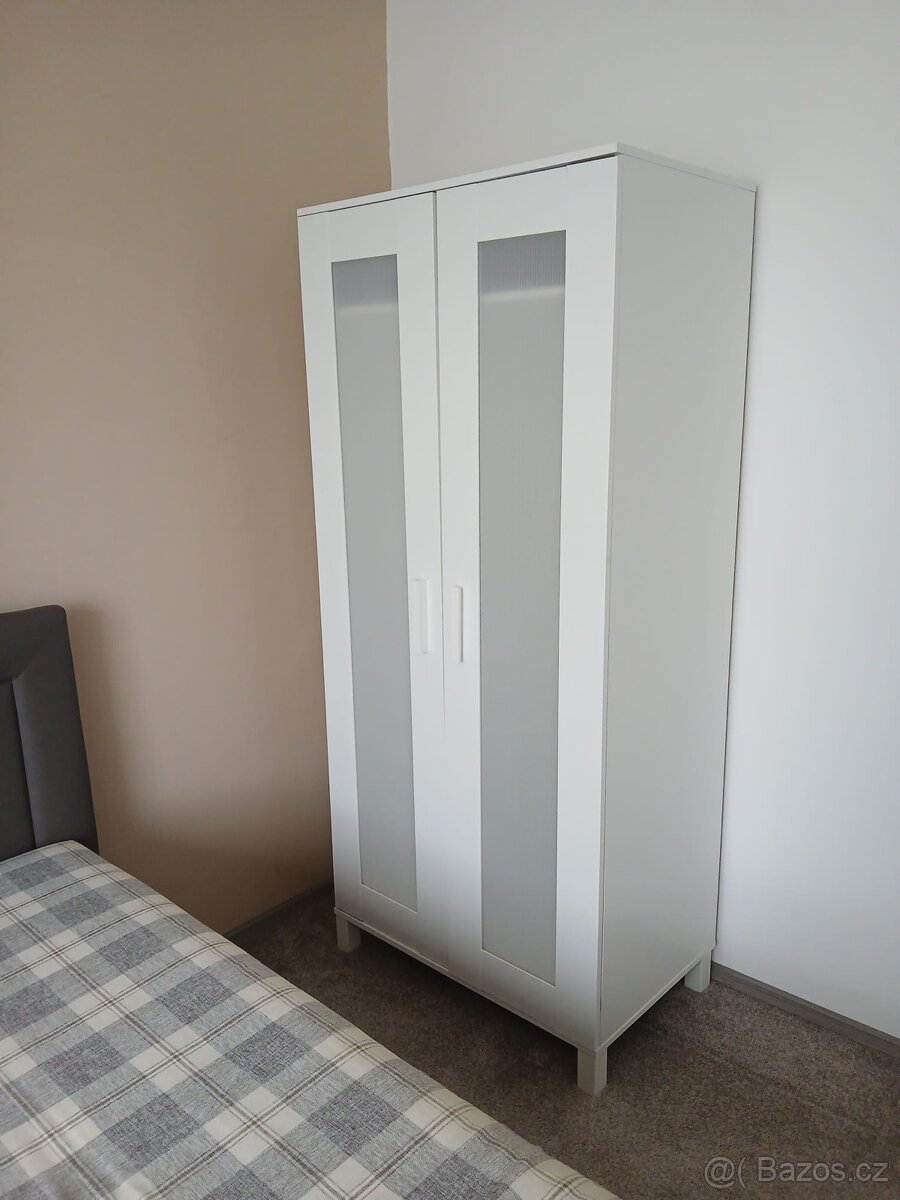 Šatní skříň do ložnice