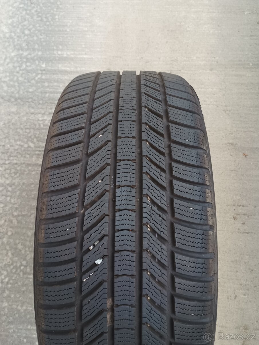 245/40r19