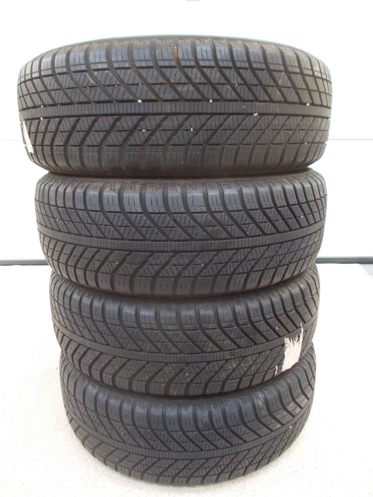Celoroční pneu 195/60/16 89H Goodyear Vector 4Seasons
