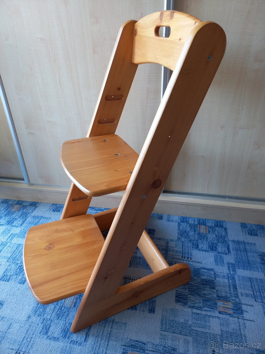 ROSTOUCÍ ŽIDLE