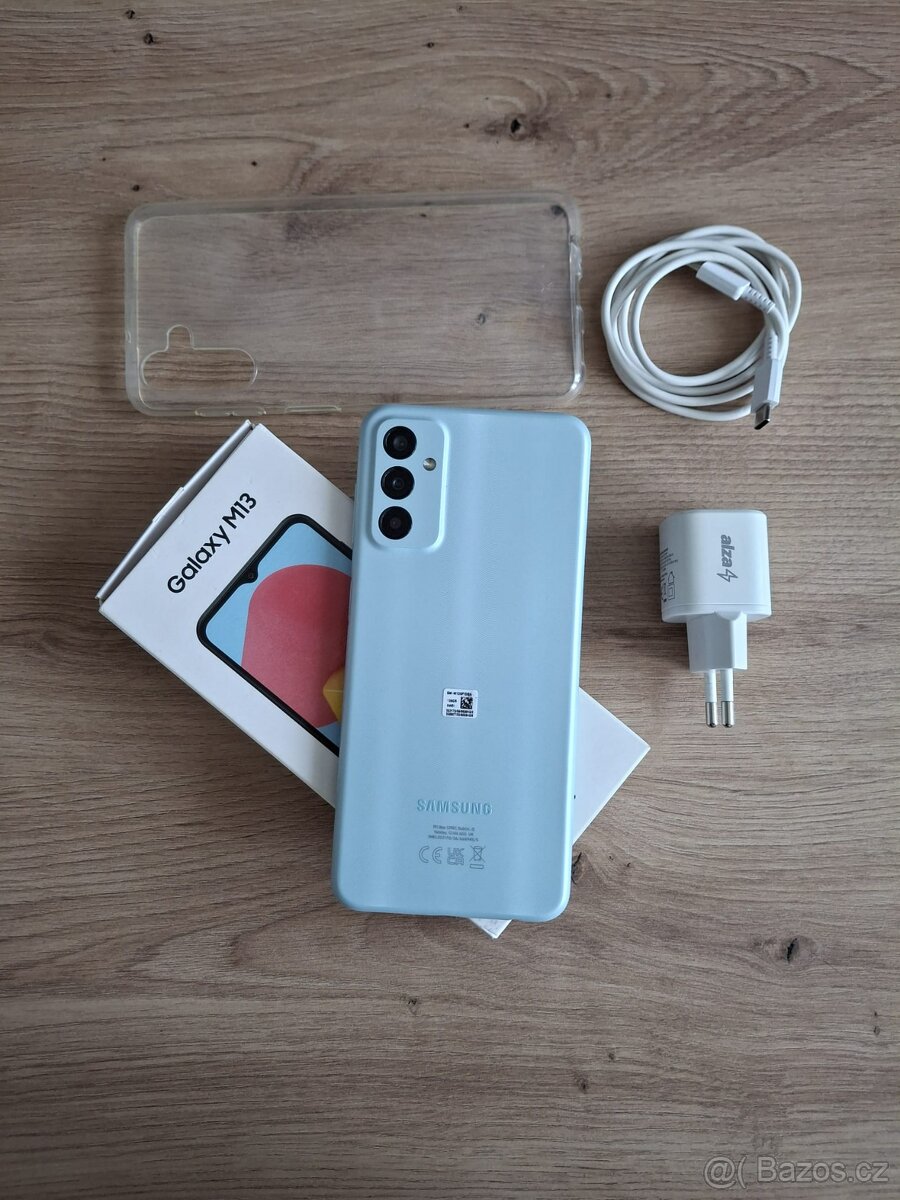 Samsung Galaxy M13 128 GB, světle modrý + ochranné pouzdro a