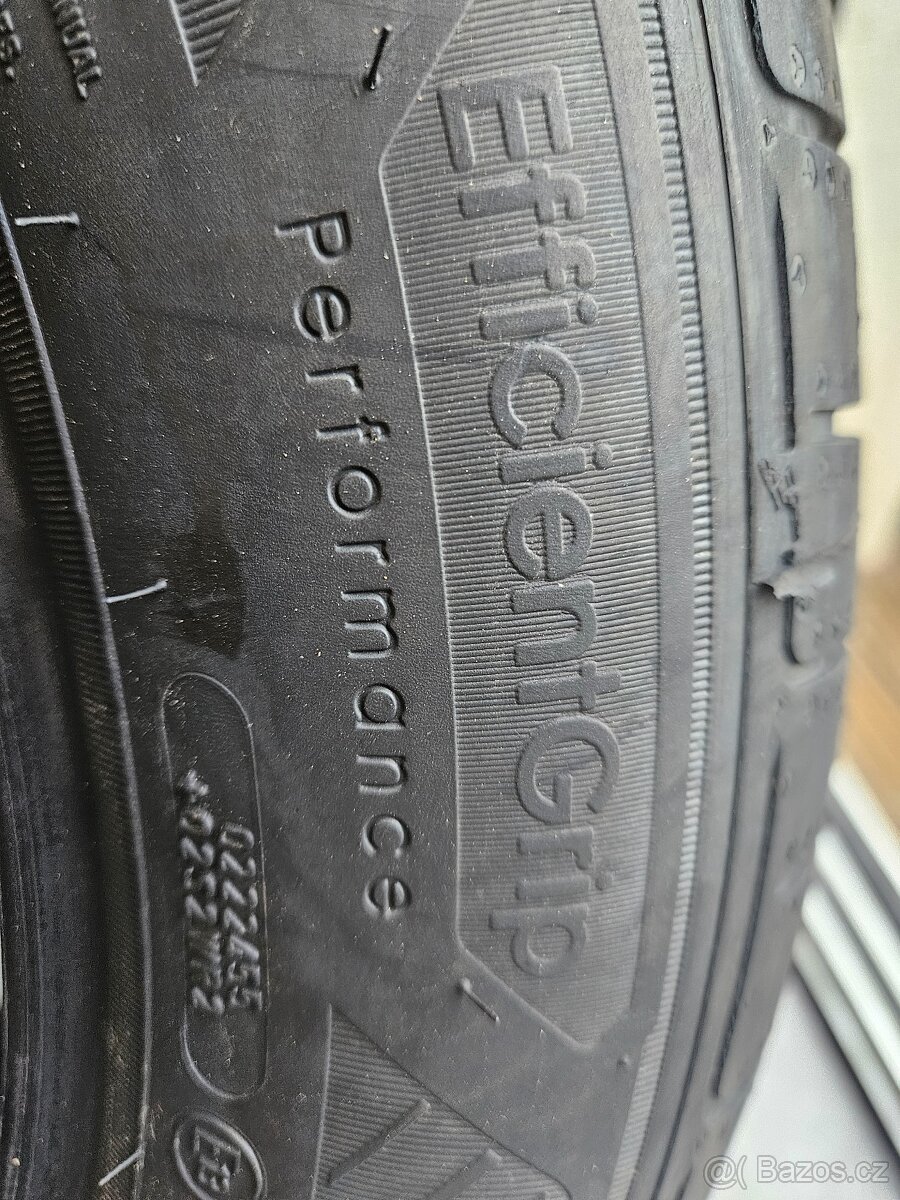 Goodyear efficient Grip performance R18