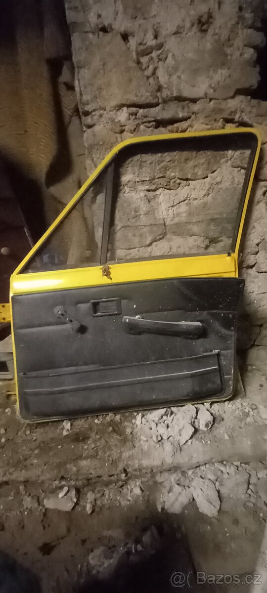 Dveře škoda rapid 136