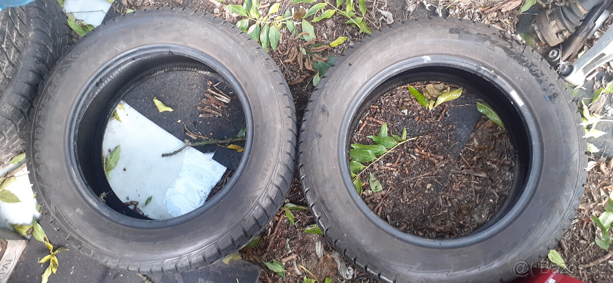 Zimní pneu 225/60R17 GoodYear pěkný vzorek