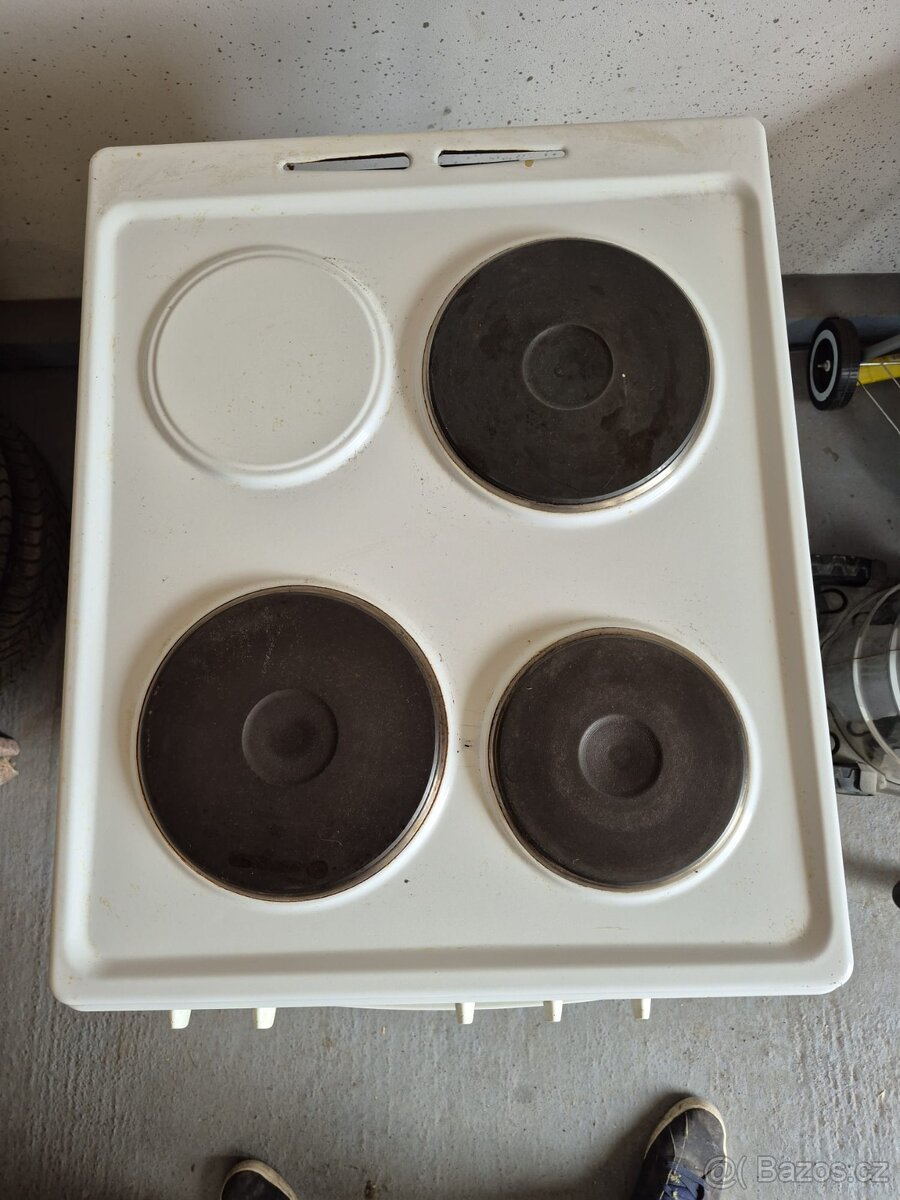 Elektrický sporák a trouba MORA