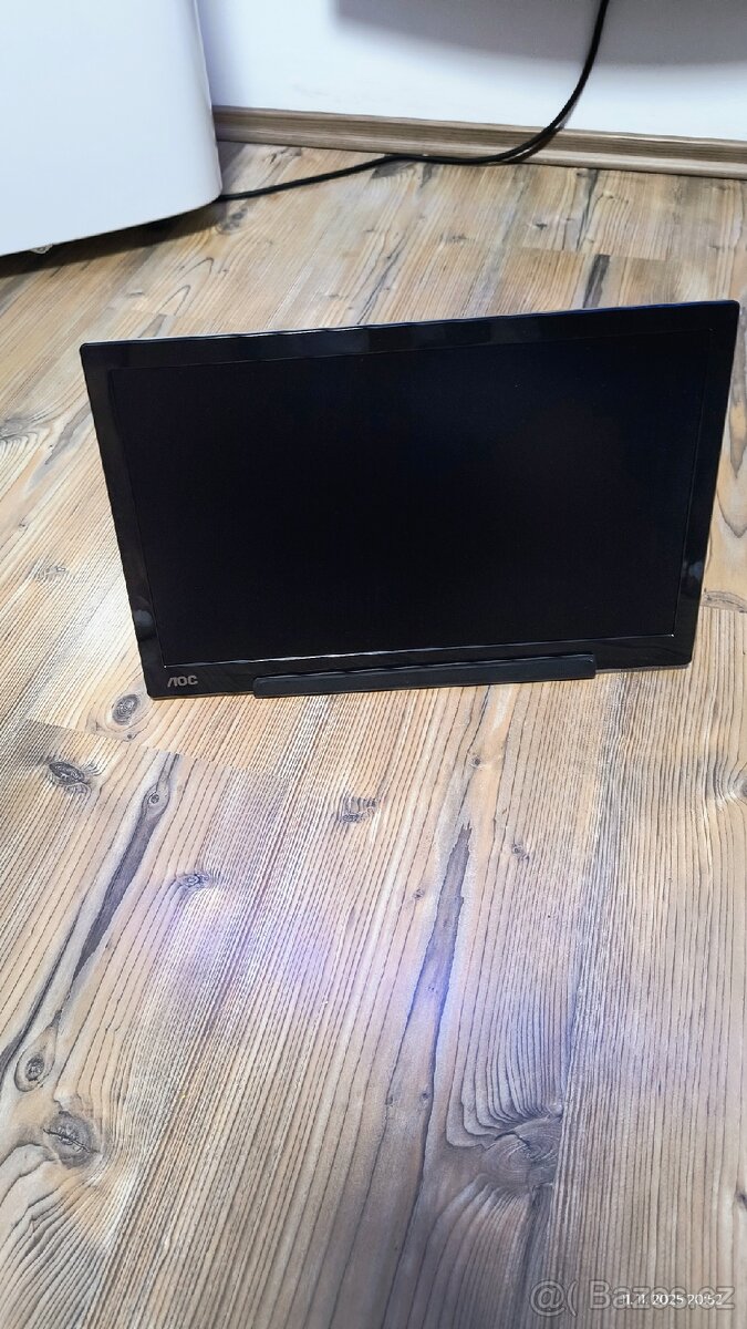 Malý přenosný monitor – jako nový 💼
