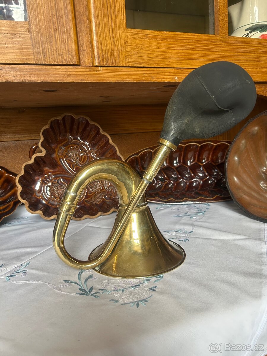 starý mosazný klakson – 1910-1940