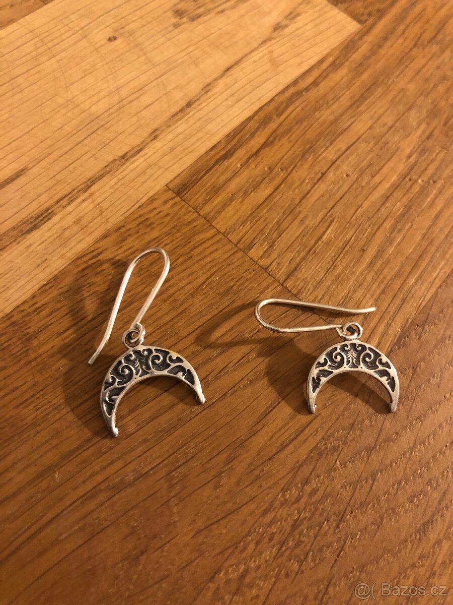 Stříbrné náušnice