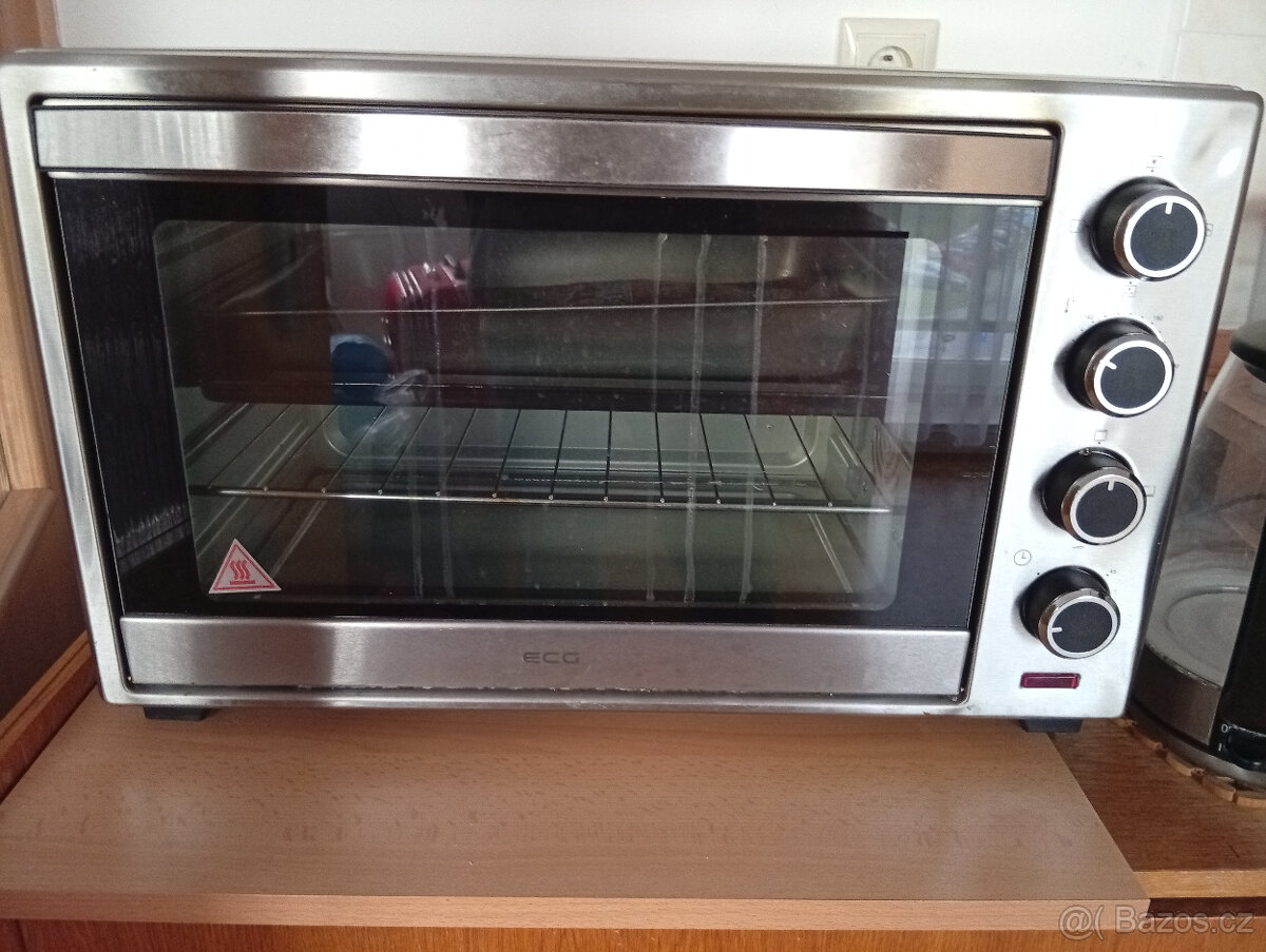 velká elektrická samostatná trouba jen vybalená