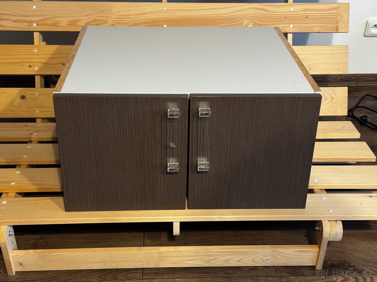 Nástavec na skříň