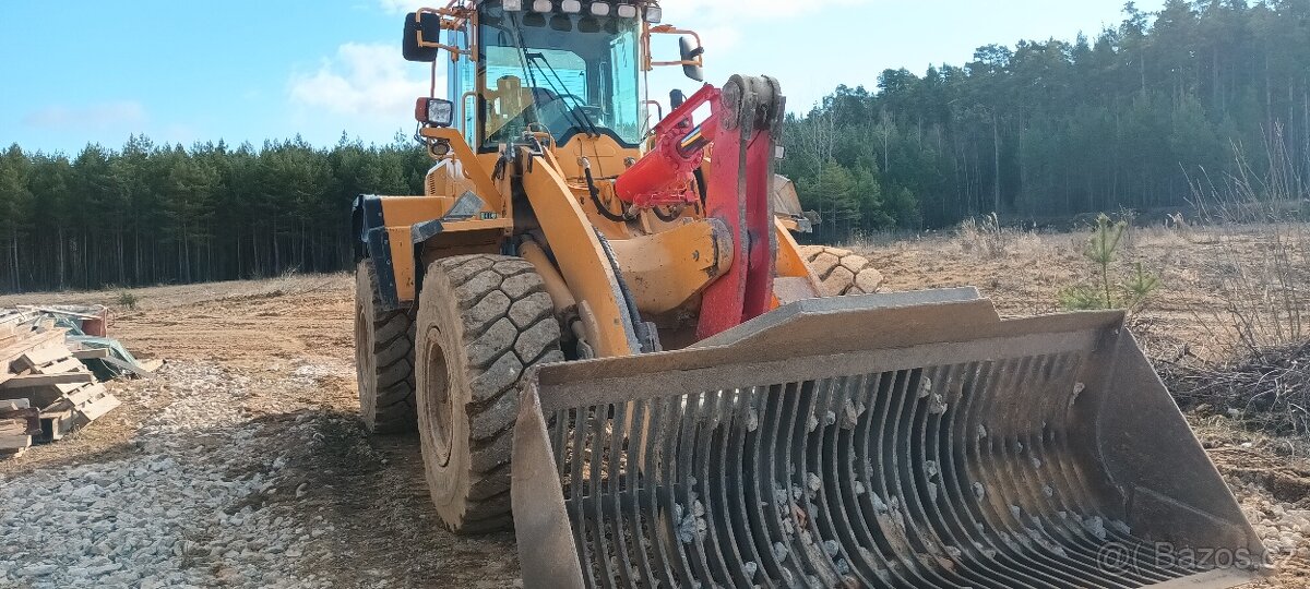 Kolový nakladač Komatsu WA 320-6