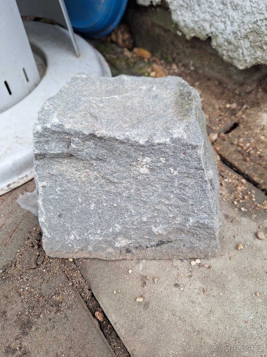 Dlažební kostky,velké