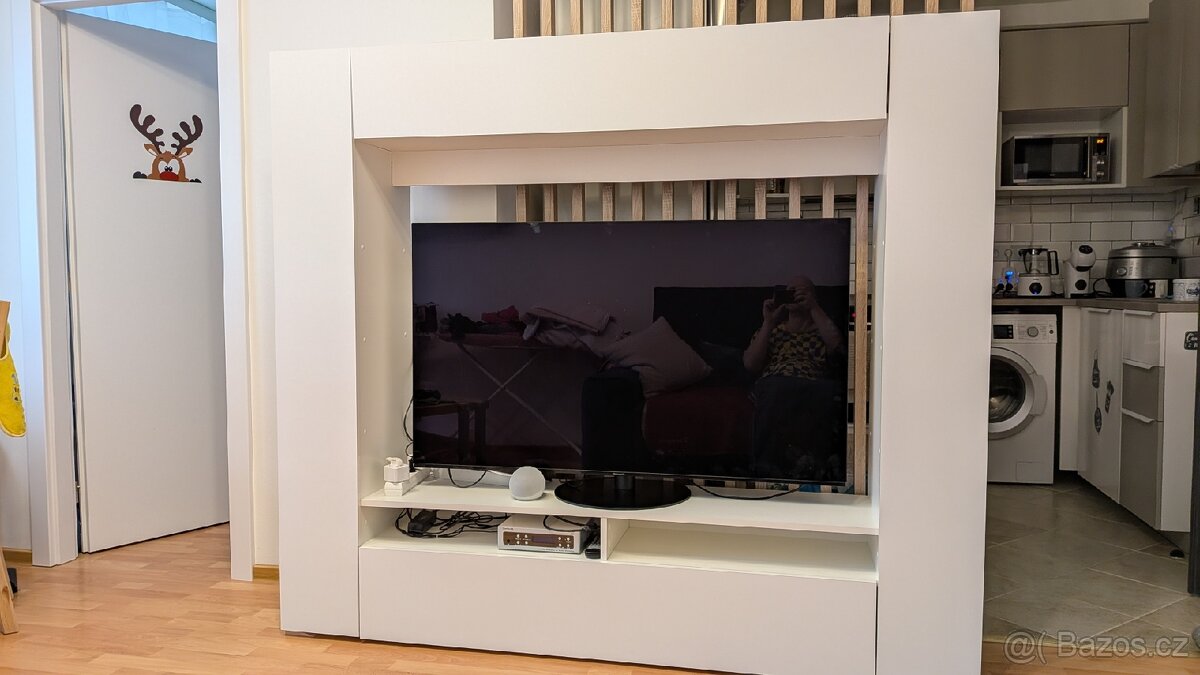 Obývací TV stěna