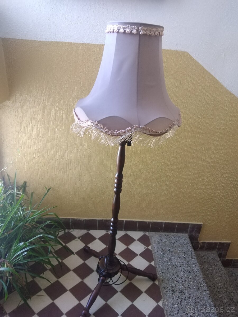 Noha ke stojací lampě+náhradní stínidlo