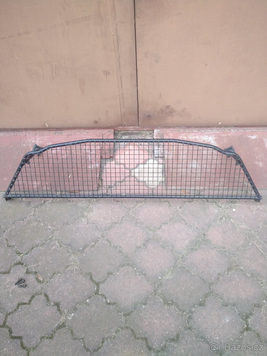 Dělící příčky do kufru